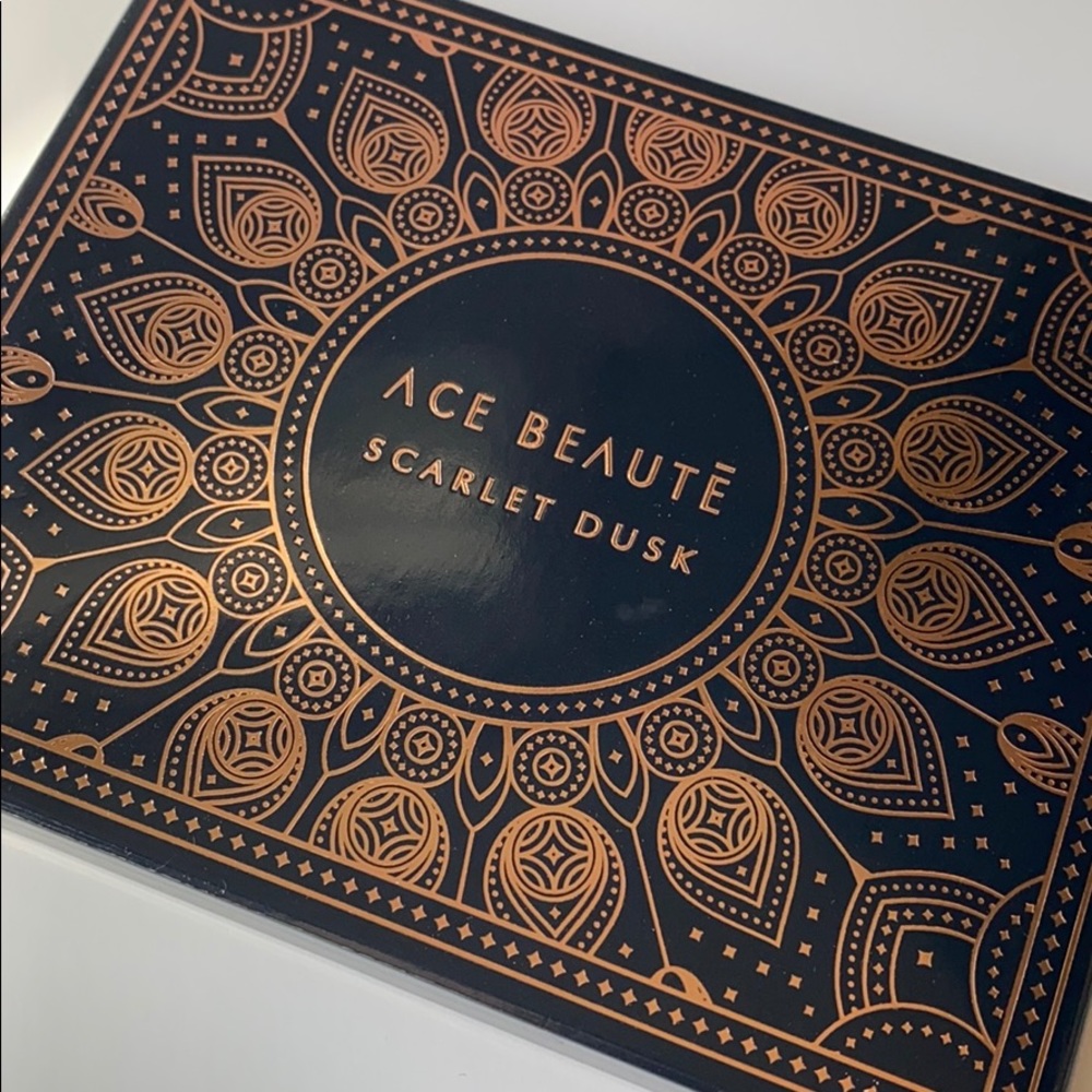 BRAND NEW! Ace Beautē Scarlett Dusk Palette